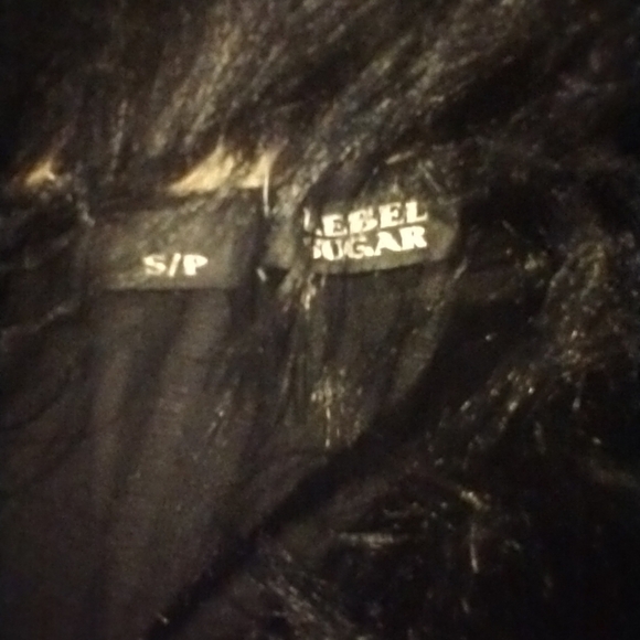 Sexy flirty jumpsuit with faux fur shawl - Picture 4 of 8